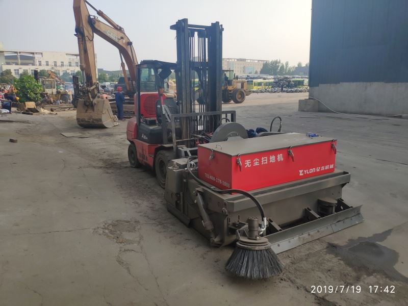 無(wú)塵清掃車新鄭郭店開發(fā)區(qū)施工現(xiàn)場(chǎng)